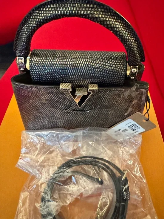 Louis Vuitton Capucines Mini Bag crafted from black leather with Lizard skin. - Picture 5 of 5